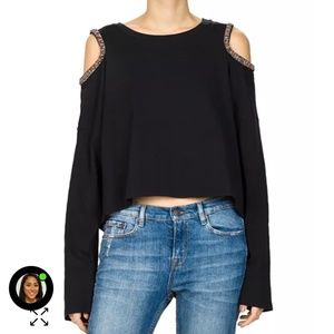 Long sleeve cold-shoulder top